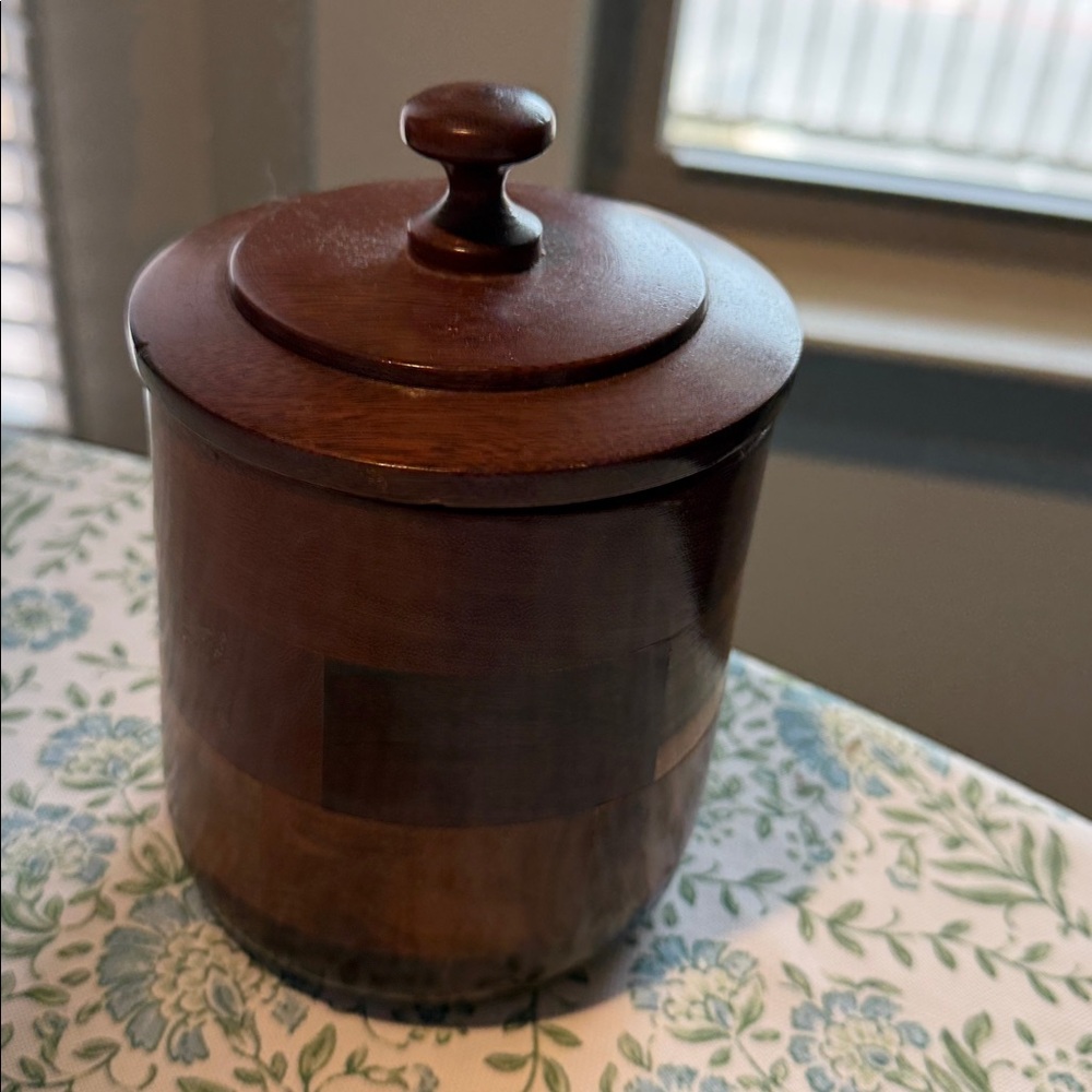 Wooden Canister with 8 wooden Coasters